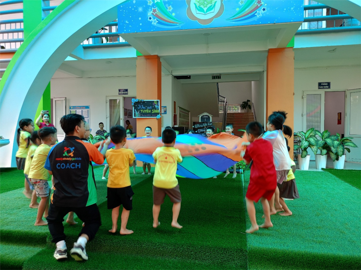 Các bé khối MGL tham gia Ngày hội Open day